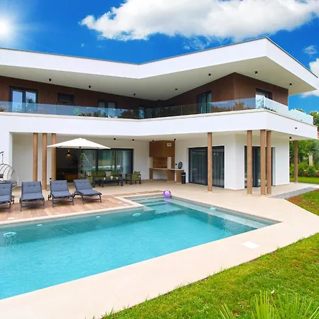 2344 Villa