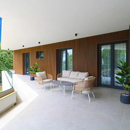 2344 Villa